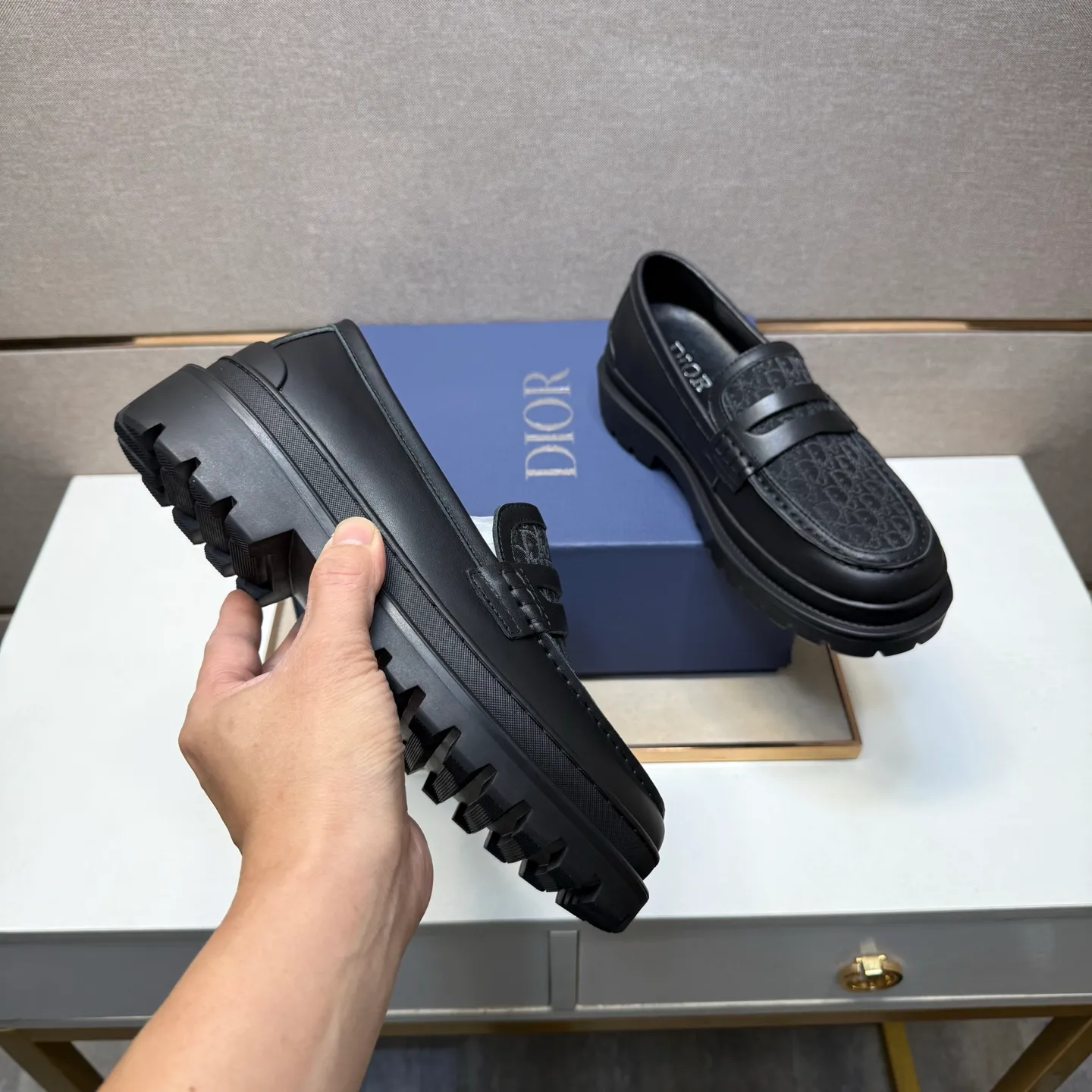 ⬛️Men's shoes 💰p442 [Dior~] Men's casual shoes 2025z cabinet sales simultaneously 🔶Size: 39-44 #️⃣ 🔷2 colors🔜The upper is made of multi-material splicing➕Genuine leather lining, comfortable and breathable, sole: original comfortable and wear-resistant outsole, ⚠️Real shot📱Photographed🎬The real thing is better📢📢📢